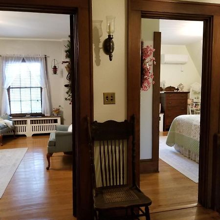 Almost Heaven Bed & Breakfast Уэйнсвилл Экстерьер фото