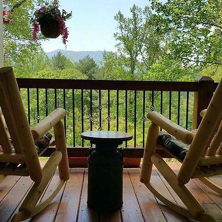 Almost Heaven Bed & Breakfast Уэйнсвилл Экстерьер фото