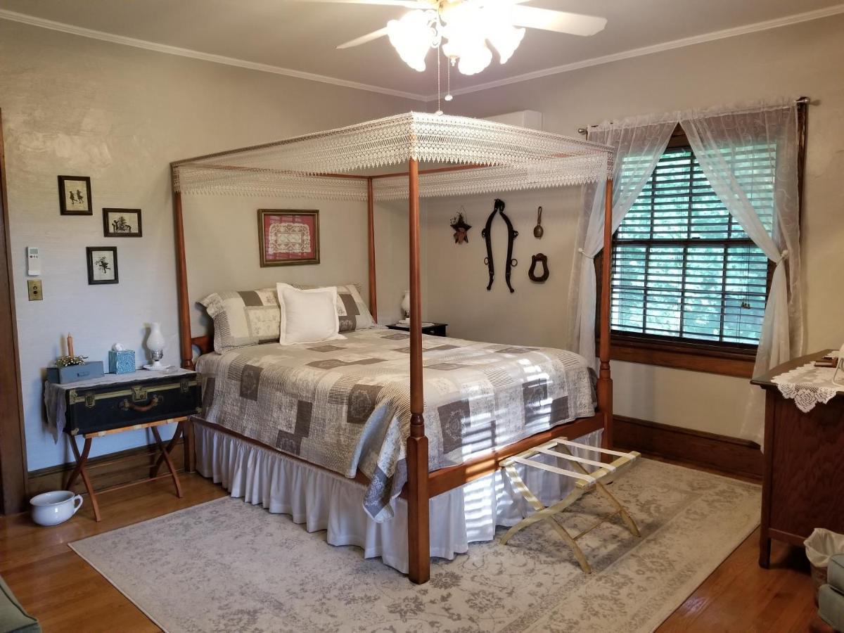 Almost Heaven Bed & Breakfast Уэйнсвилл Экстерьер фото