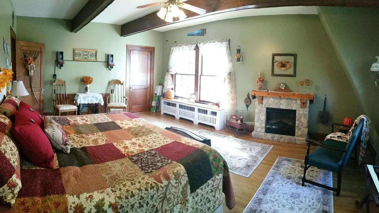 Almost Heaven Bed & Breakfast Уэйнсвилл Экстерьер фото