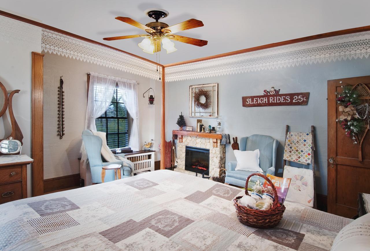 Almost Heaven Bed & Breakfast Уэйнсвилл Экстерьер фото