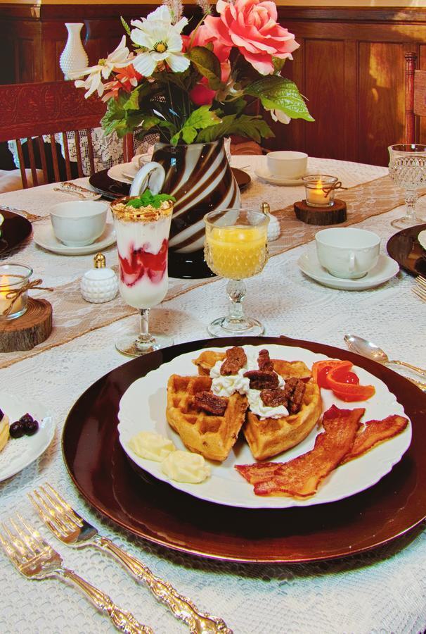 Almost Heaven Bed & Breakfast Уэйнсвилл Экстерьер фото