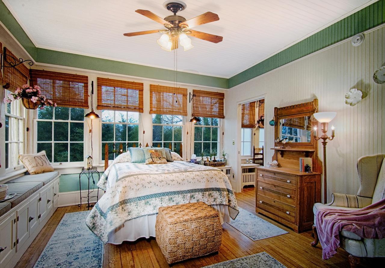 Almost Heaven Bed & Breakfast Уэйнсвилл Экстерьер фото