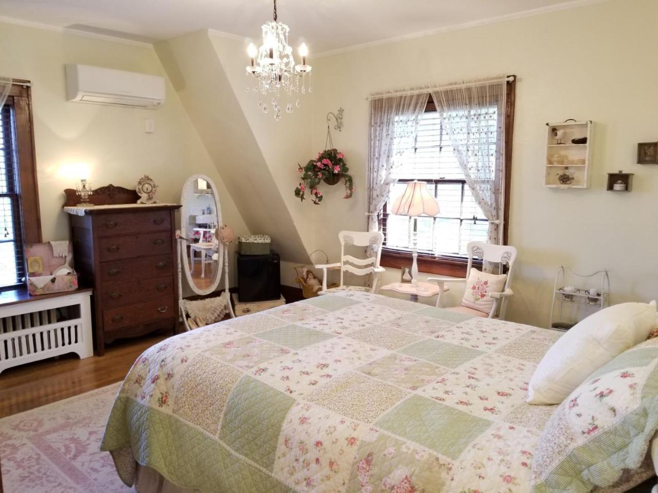 Almost Heaven Bed & Breakfast Уэйнсвилл Экстерьер фото